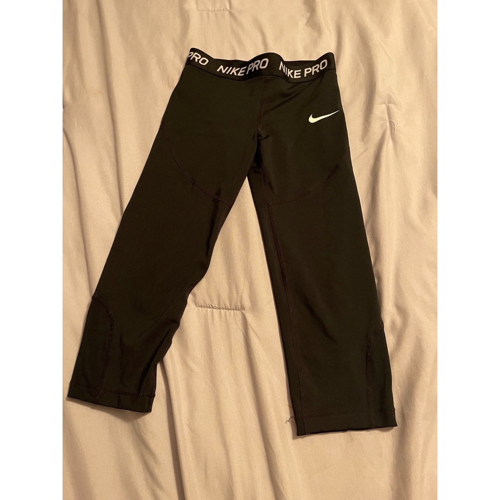 Girls Nike Pro carpi pants